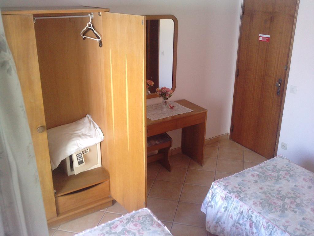 Residencial Nosso Paraiso Bed & Breakfast Quarteira Room photo