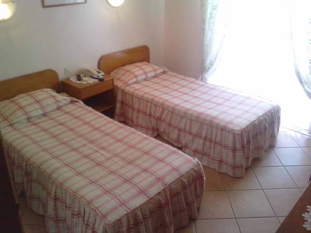 Residencial Nosso Paraiso Bed & Breakfast Quarteira Room photo