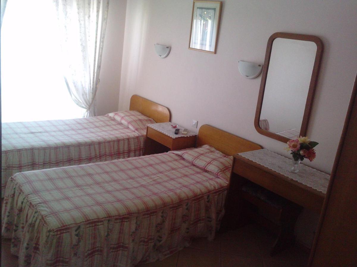 Residencial Nosso Paraiso Bed & Breakfast Quarteira Room photo